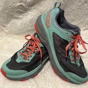 Hoka Challenger ATR 5 size 9. Good shape just missing shoe liner.